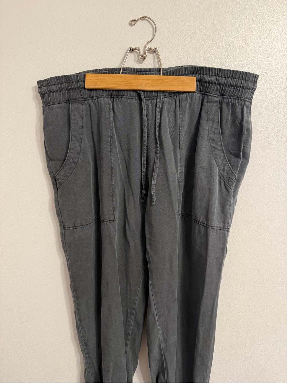 GAP Joggers - Picture 2 of 9
